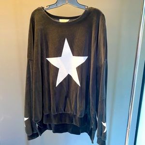 Fantastic Fawn High/low black velour sweater with white stars. Size Large.